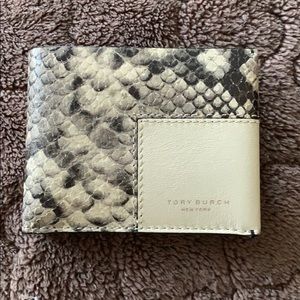 🔥 Tory Burch Snake Billfold Wallet